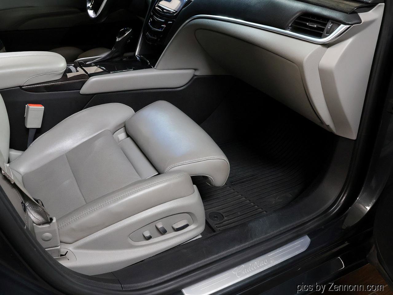 Used 2013 Cadillac XTS Luxury FWD image 34