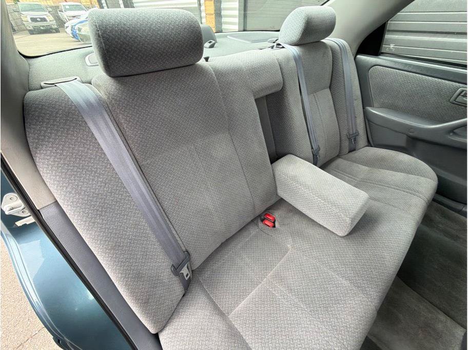 Used 2001 Toyota Camry LE FWD image 19