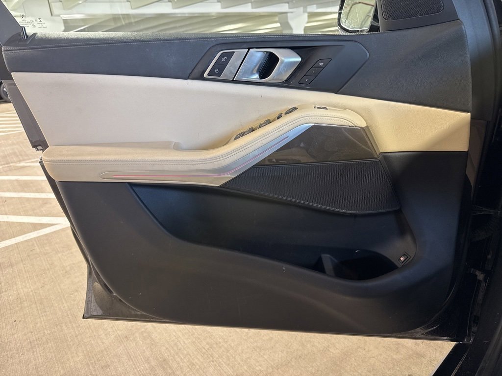 Used 2022 BMW X5 xDrive45e w/ Premium Package image 9