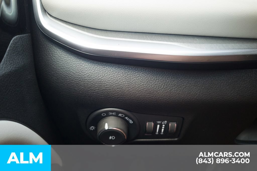 Used 2025 Jeep Compass Limited AWD/4WD image 32