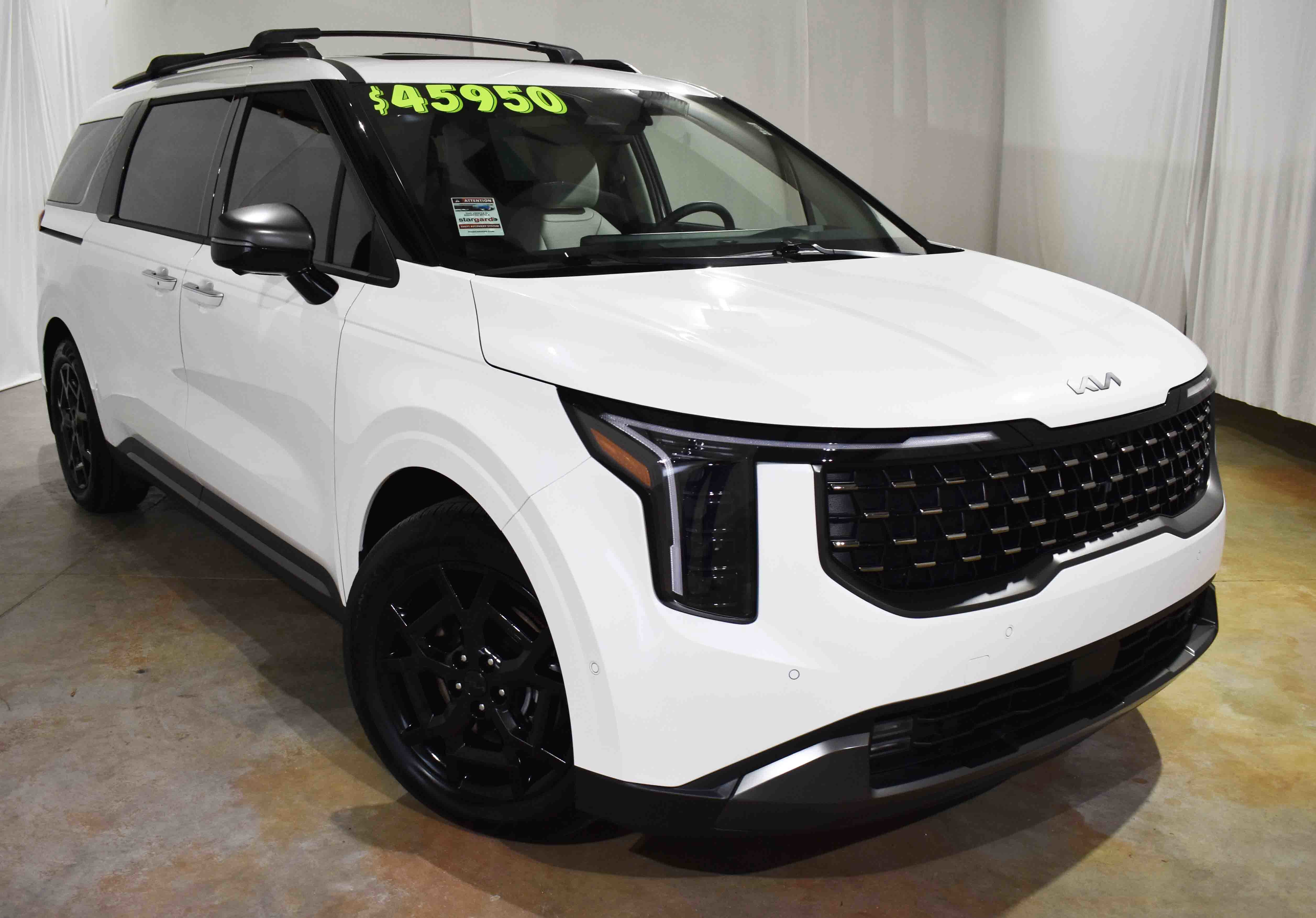 Used 2025 Kia Carnival SX Prestige image 3