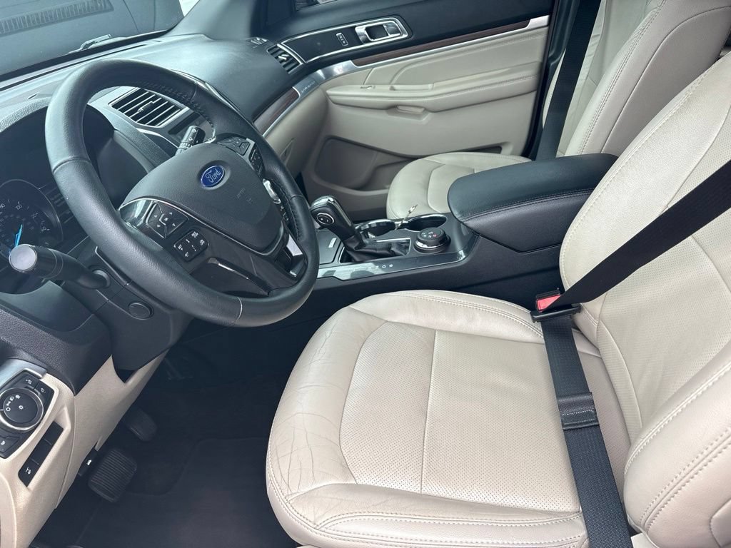 Used 2018 Ford Explorer Limited w/ Ford Safe & Smart Package AWD/4WD image 12
