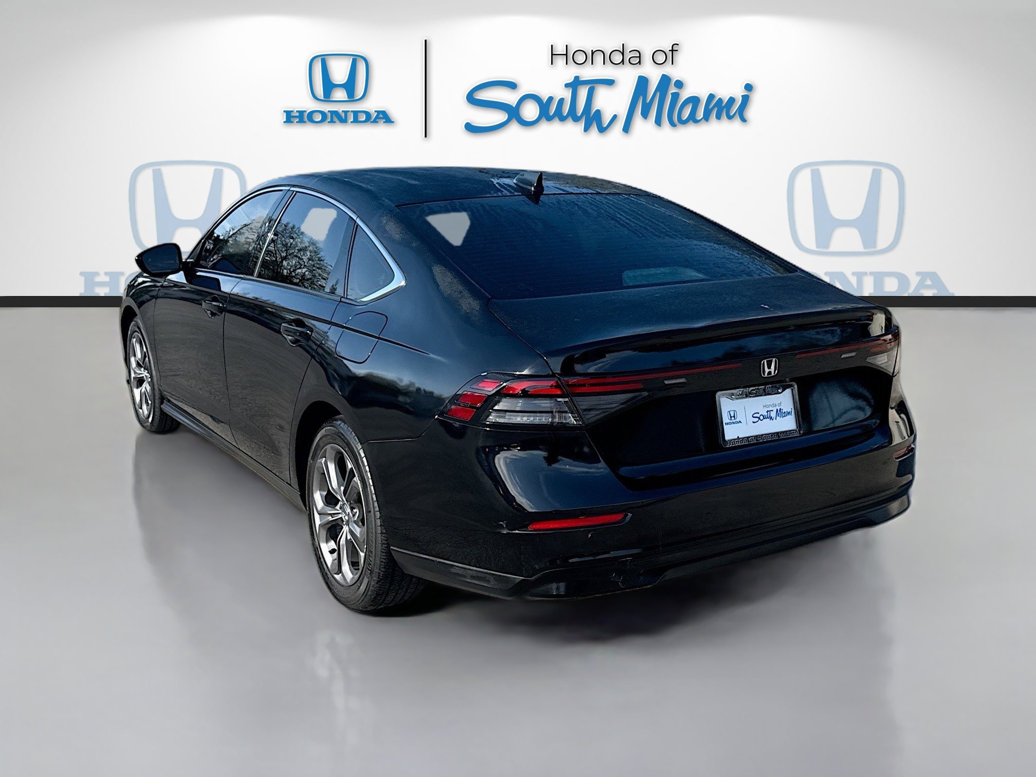 Used 2023 Honda Accord EX image 5