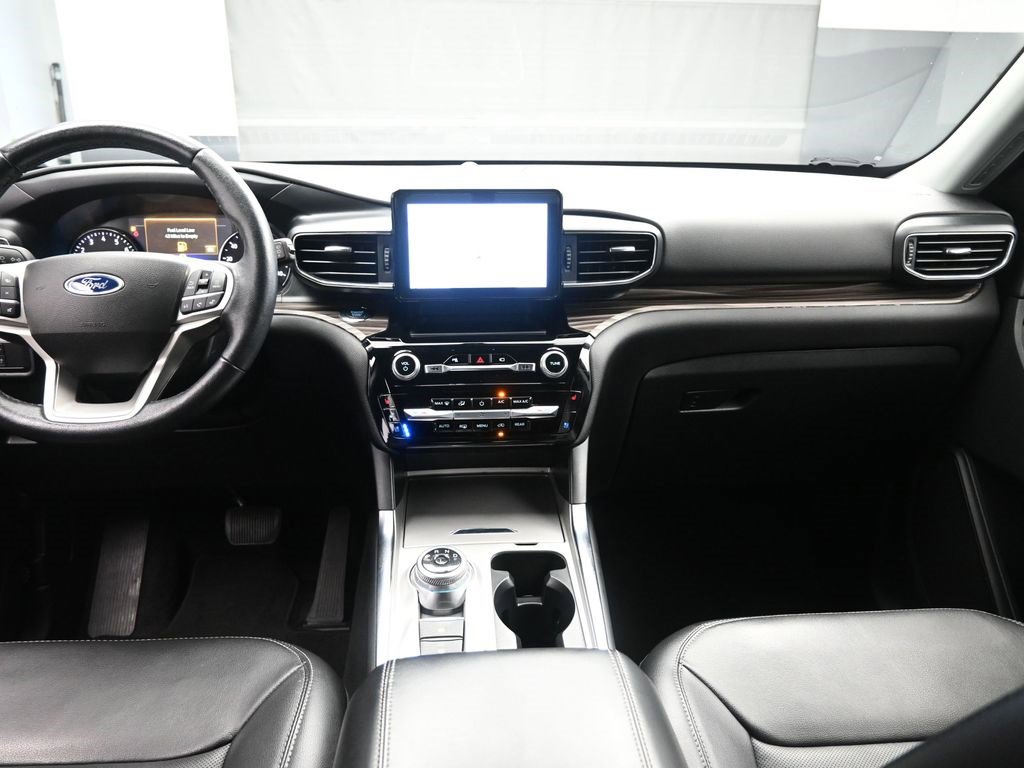 Used 2022 Ford Explorer Limited w/ Equipment Group 301A image 9