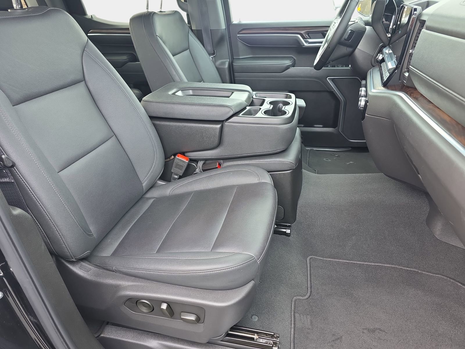 Used 2025 GMC Sierra 1500 SLT image 10