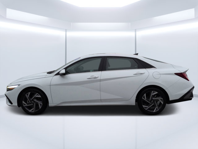 Used 2025 Hyundai Elantra SEL FWD image 6