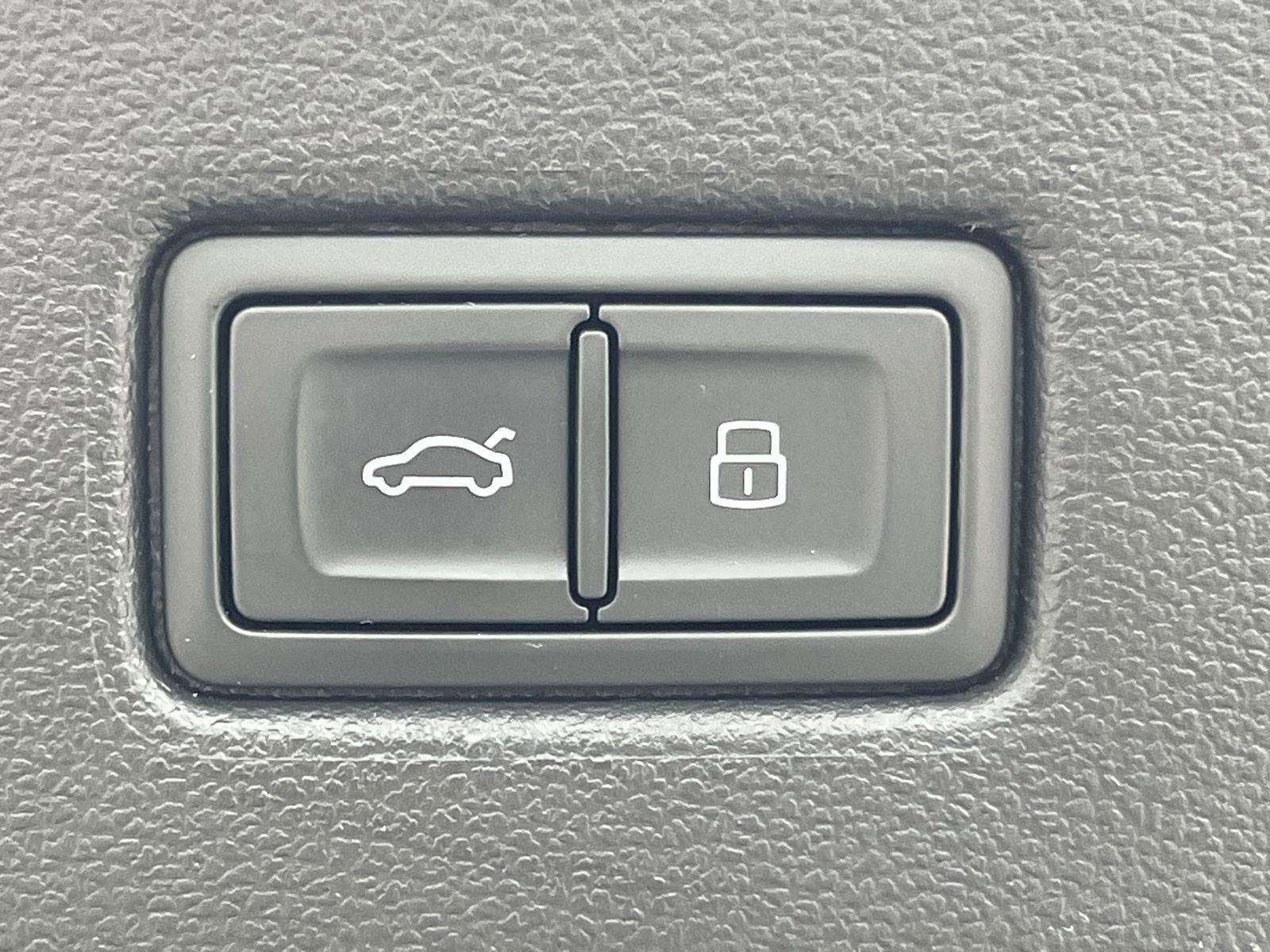 Used 2023 Audi RS 7 Sportback w/ Carbon Optic Package image 19