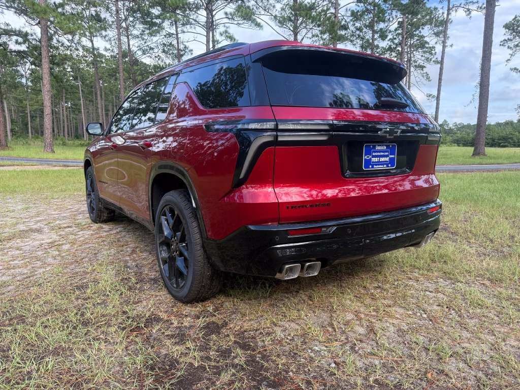 New 2026 Chevrolet Traverse RS w/ LPO, Floor Liner Package FWD image 3