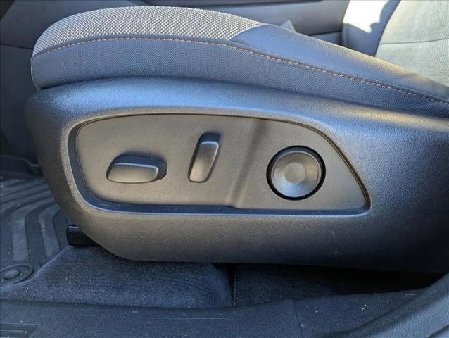 Used 2025 Chevrolet Equinox ACTIV w/ Safety and Technology Package image 11