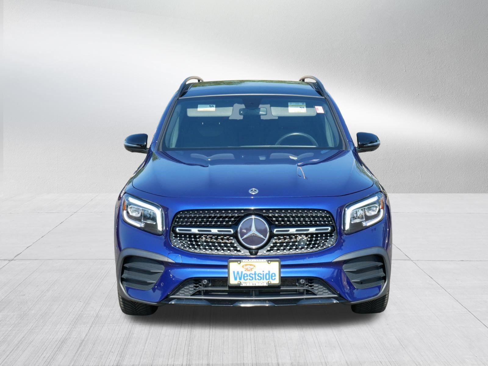 Used 2022 Mercedes-Benz GLB 250 4MATIC image 2