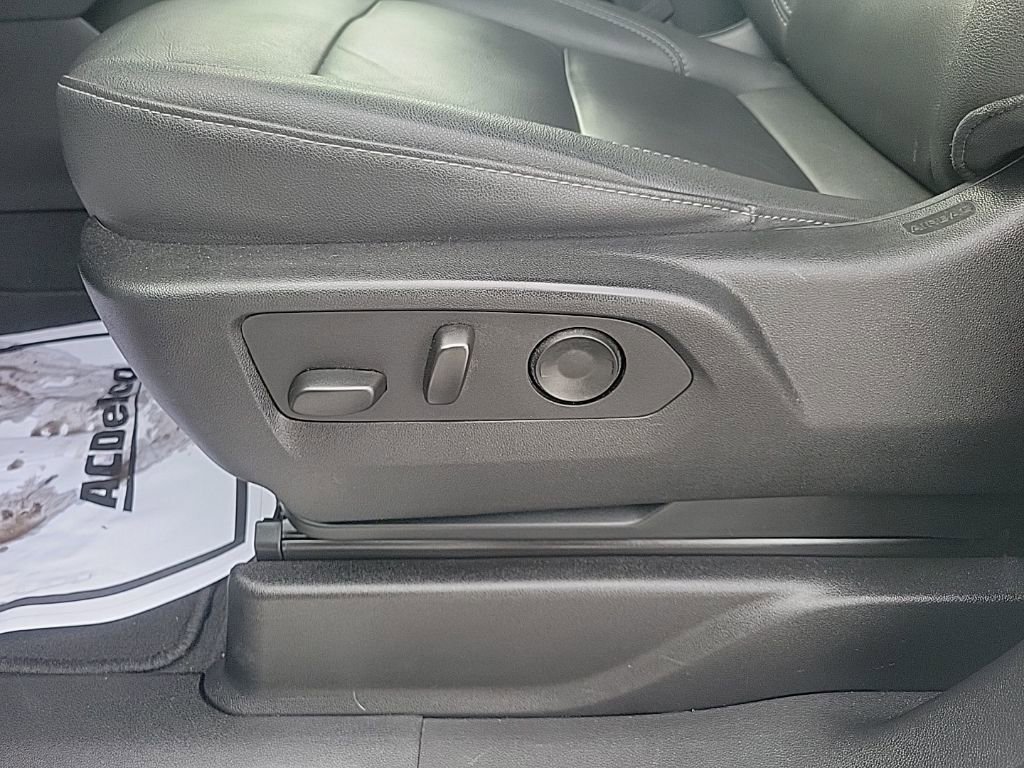 Used 2024 Chevrolet Suburban Z71 w/ Luxury Package image 25