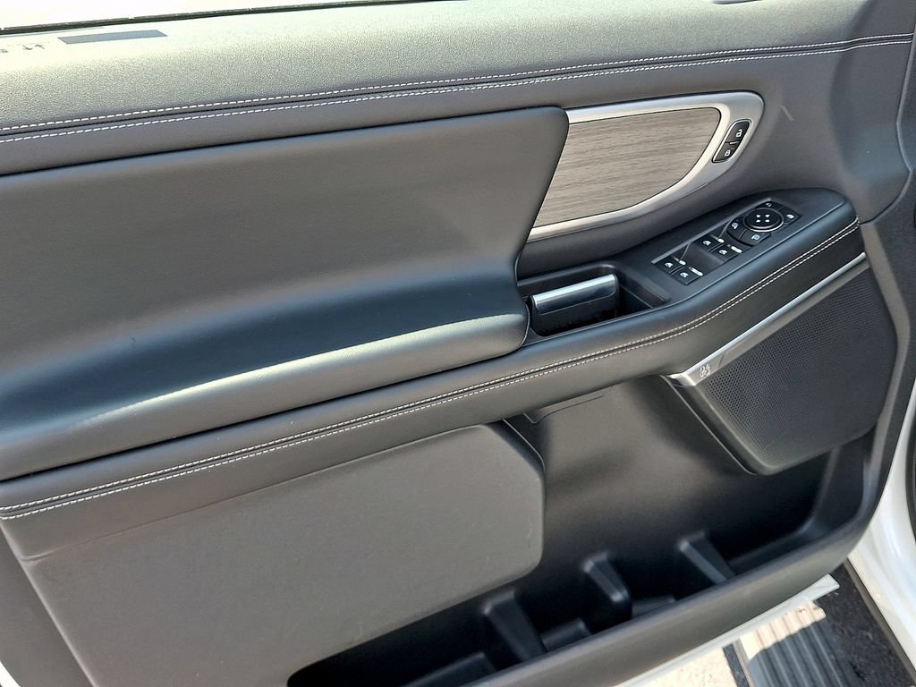 Used 2025 Ford Expedition Platinum AWD/4WD image 12