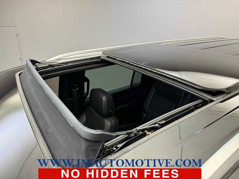 Used 2022 GMC Yukon XL Denali w/ Denali Premium Package image 11