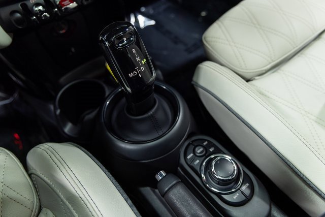 Used 2023 MINI Cooper 2-Door Hardtop w/ Signature Upholstery Package image 20