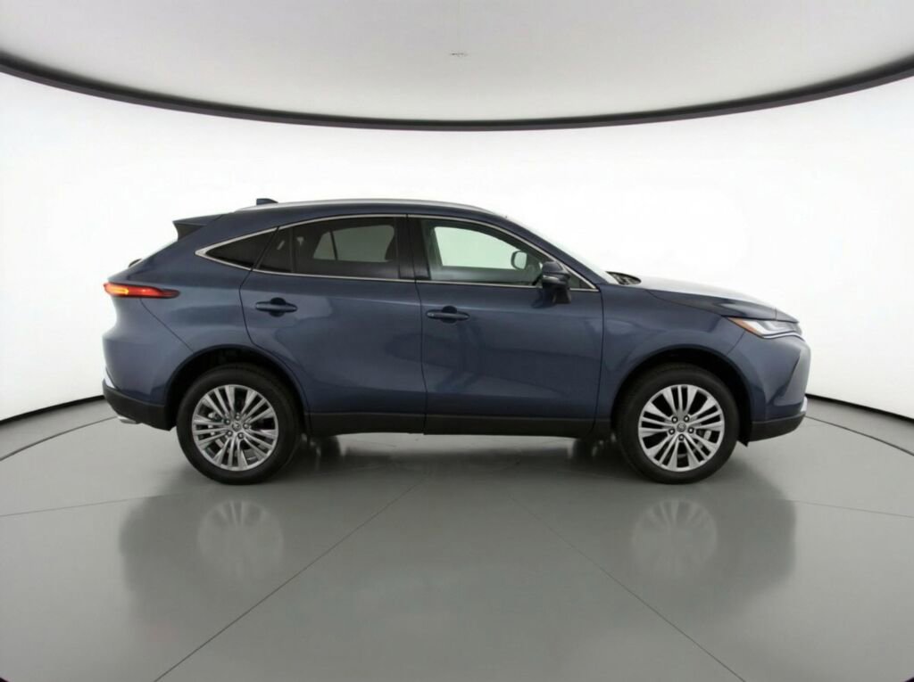 Used 2023 Toyota Venza XLE image 7