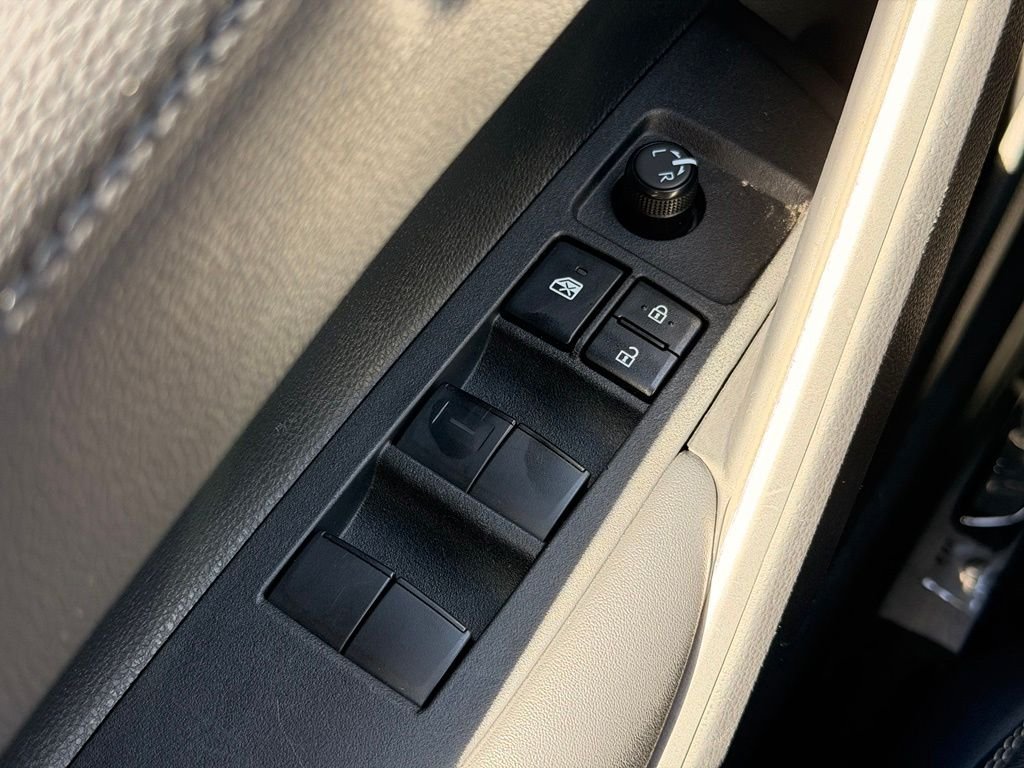 Certified 2025 Toyota Corolla Cross XLE FWD image 25