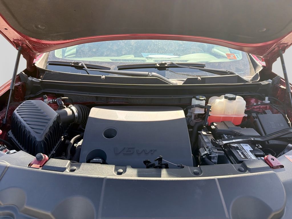 Used 2021 Chevrolet Traverse LT image 38