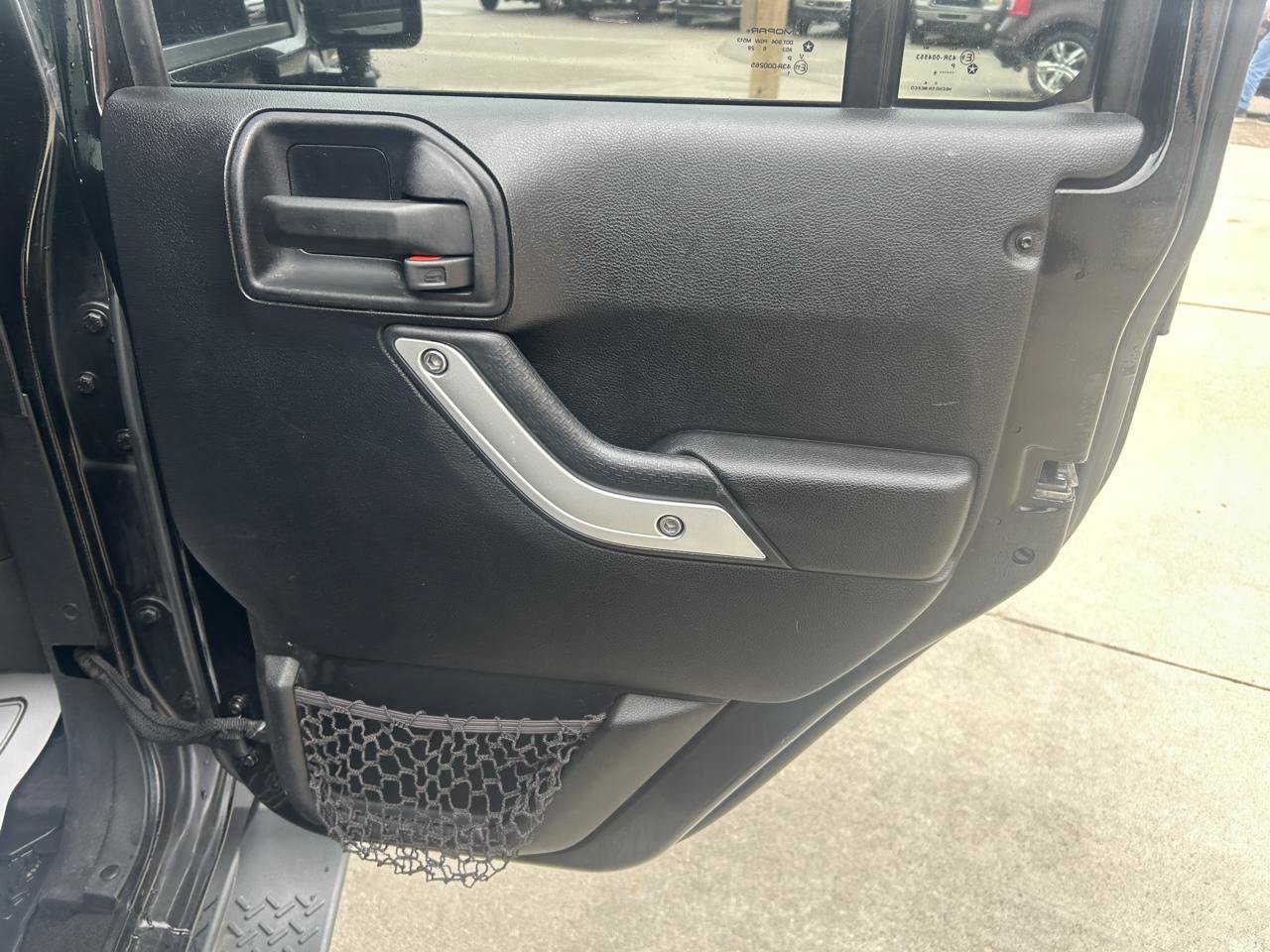 Used 2016 Jeep Wrangler Unlimited Sahara w/ Connectivity Group AWD/4WD image 15