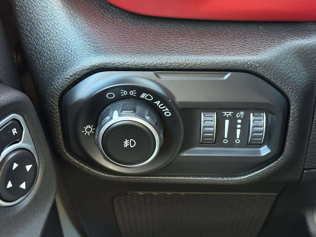 Certified 2019 Jeep Wrangler Unlimited Rubicon w/ Dual Top Group AWD/4WD image 27