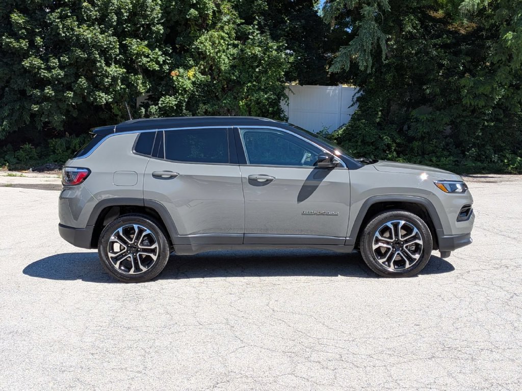 Used 2023 Jeep Compass Limited AWD/4WD image 2