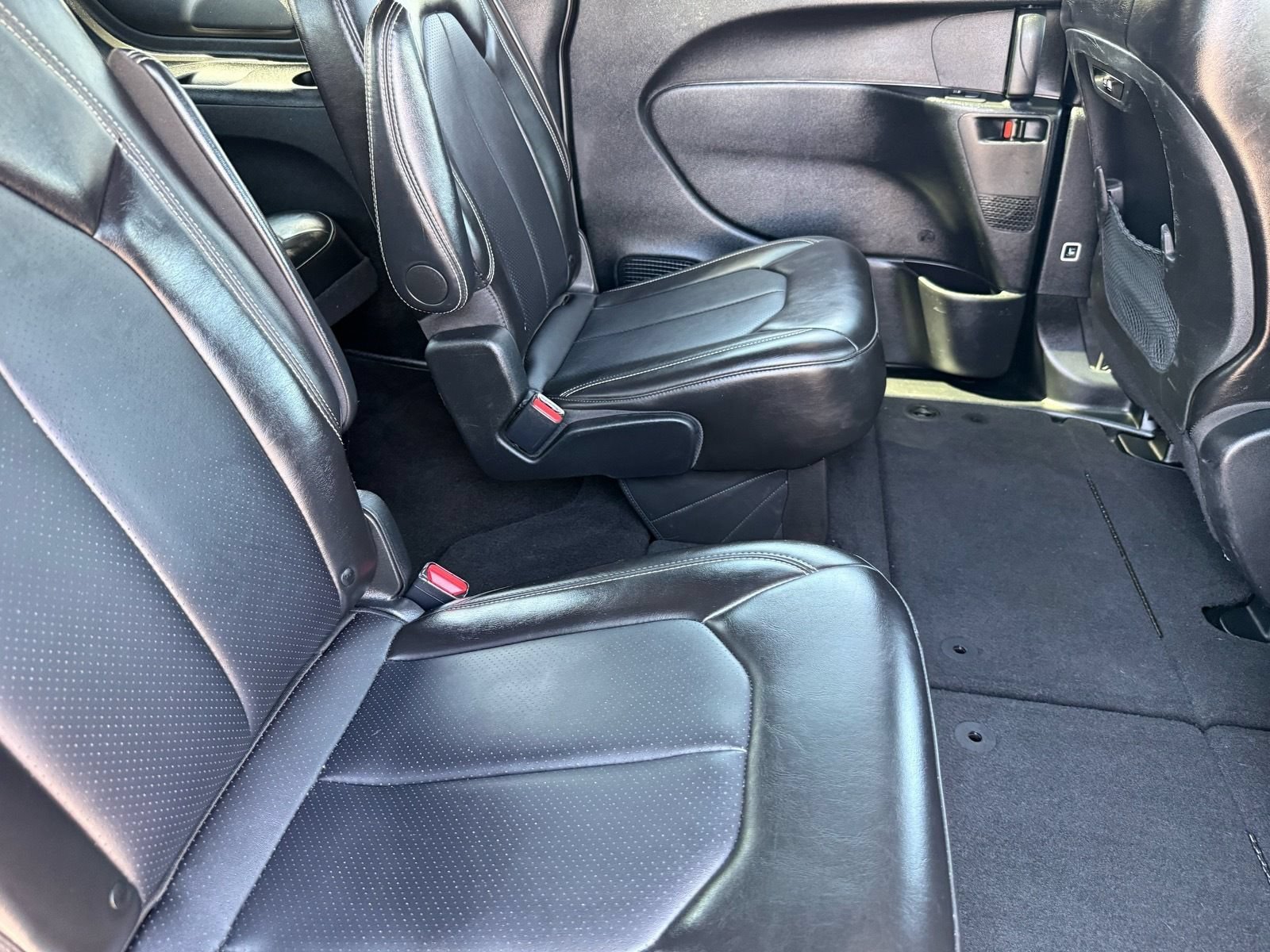 Used 2025 Chrysler Pacifica Select FWD image 29