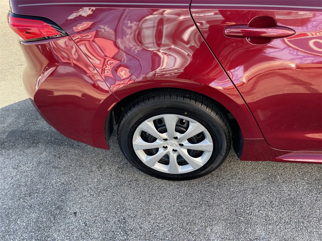 Used 2022 Toyota Corolla LE image 12