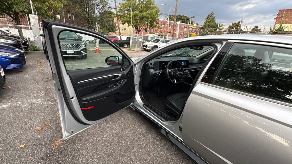 Used 2025 Hyundai Sonata Limited FWD image 10