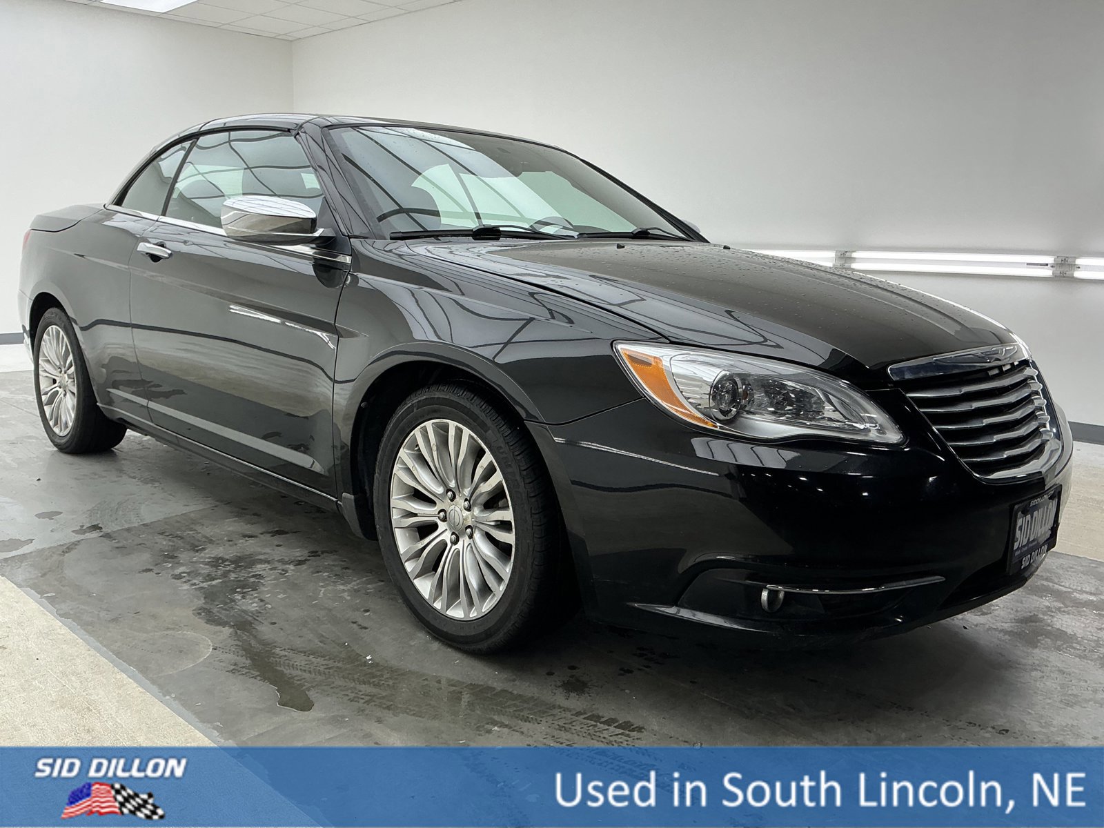 Used 2013 Chrysler 200 Limited image 3