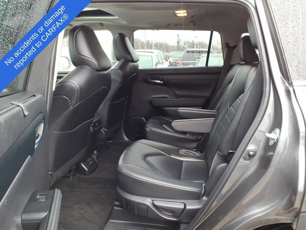 Used 2023 Toyota Highlander XLE image 14