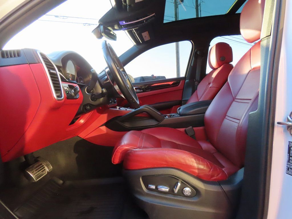 Used 2019 Porsche Cayenne image 36