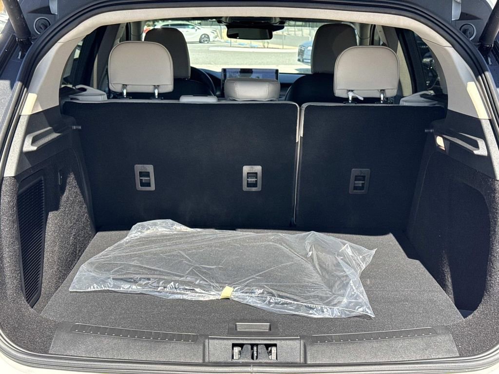 New 2026 Lincoln Corsair Premiere image 11