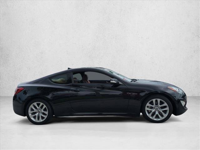 Used 2014 Hyundai Genesis 3.8 RWD image 4