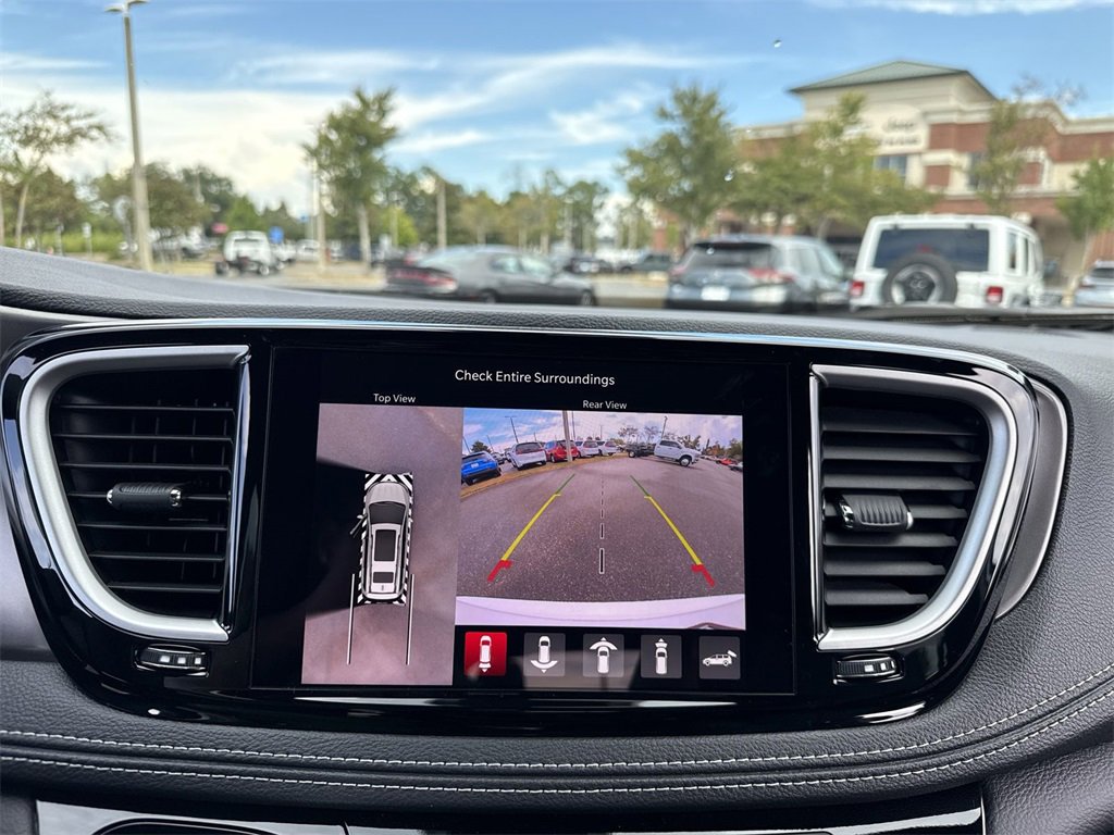 New 2026 Chrysler Pacifica Select image 23