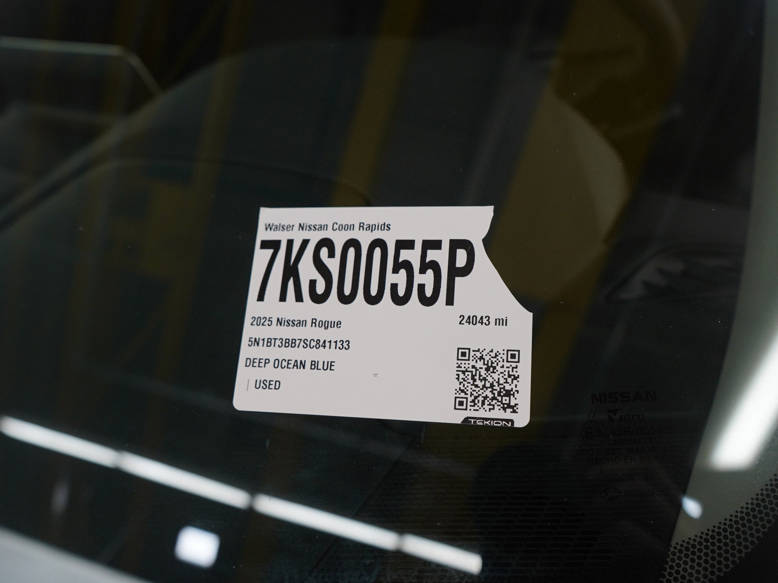 Used 2025 Nissan Rogue SV image 32