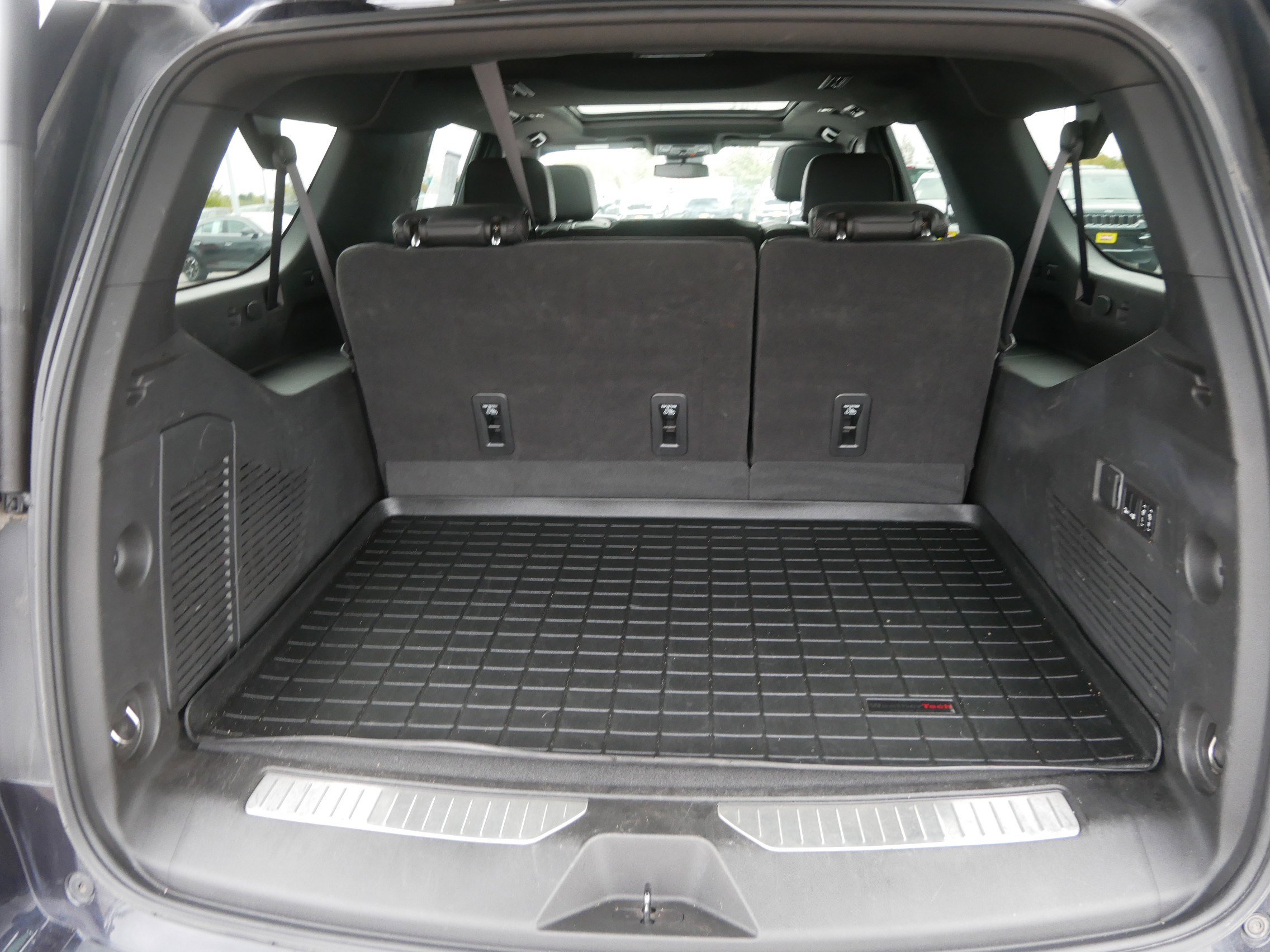 Used 2023 Chevrolet Suburban RST image 18