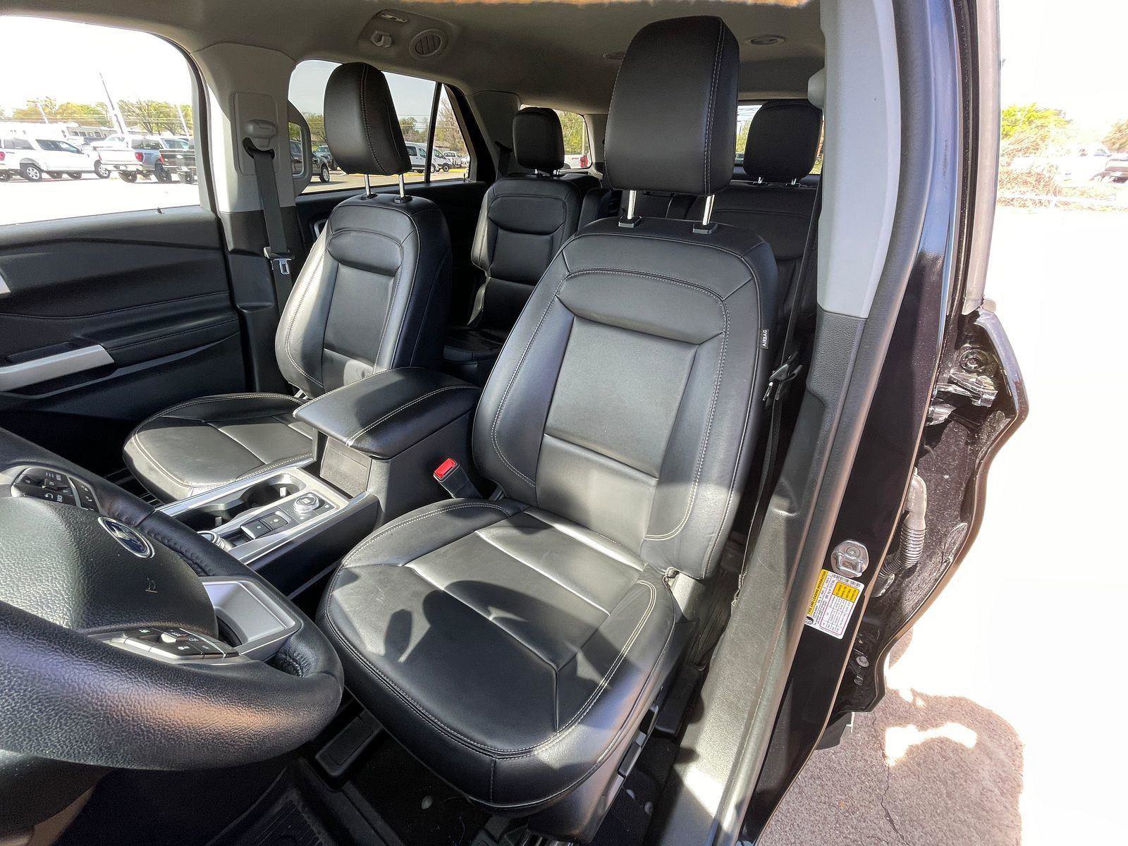 Used 2023 Ford Explorer XLT w/ Equipment Group 202A image 9