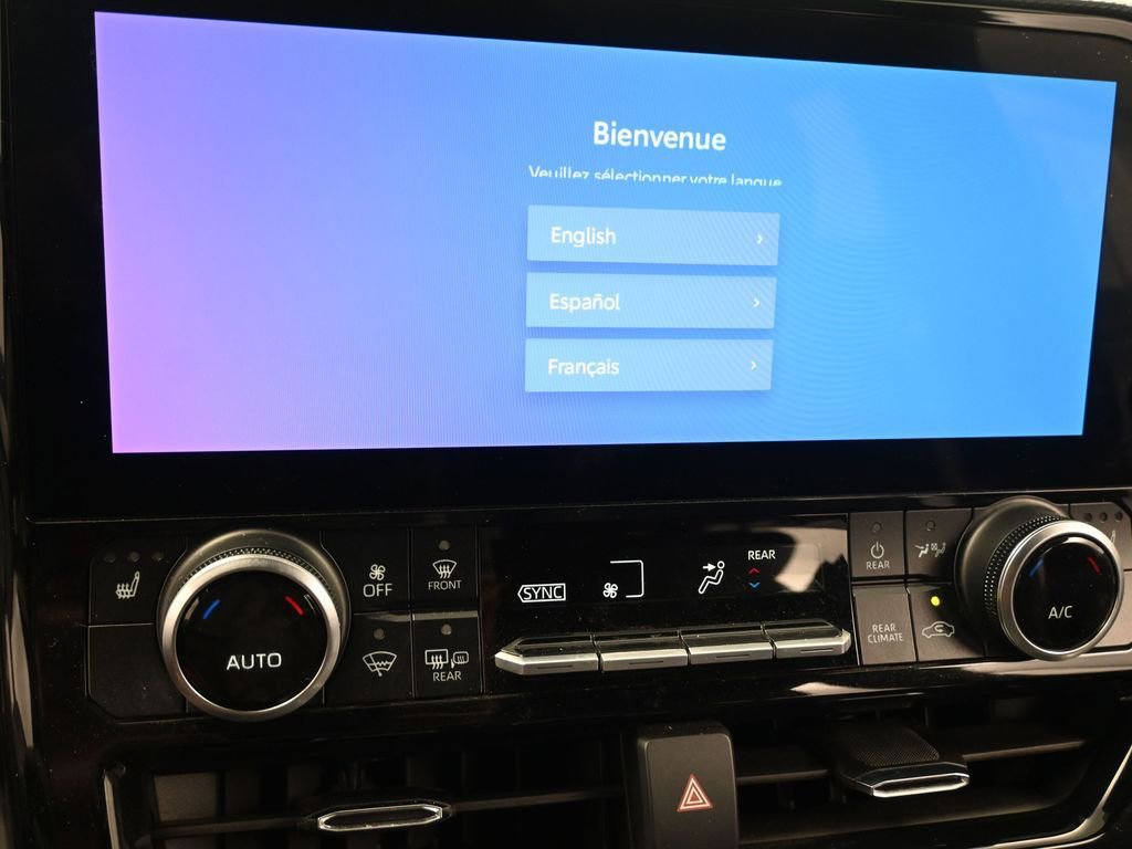 Used 2024 Toyota Highlander XSE FWD image 13