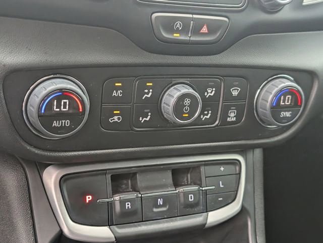 Certified 2024 GMC Terrain SLT image 17