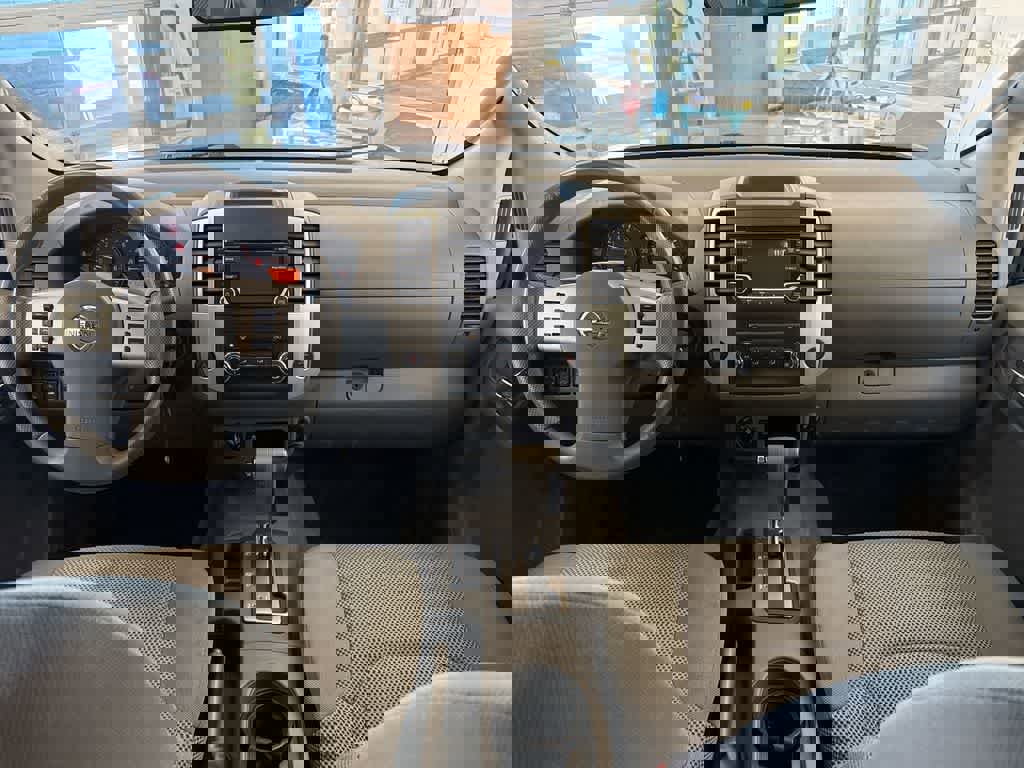 Used 2017 Nissan Frontier SV image 16