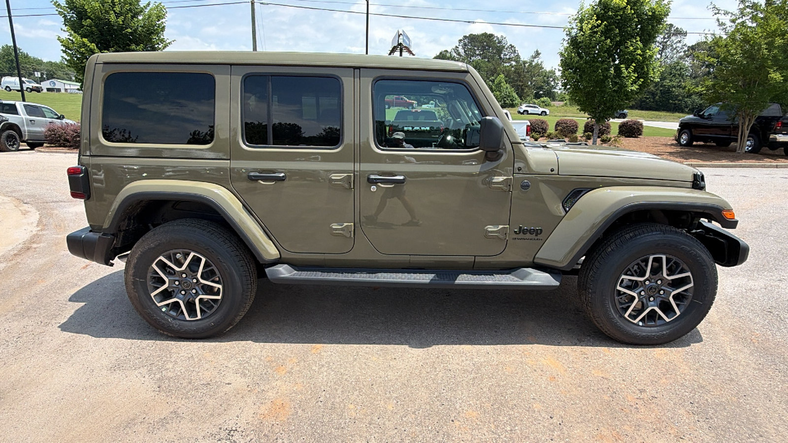 New 2026 Jeep Wrangler Unlimited Sahara AWD/4WD image 7
