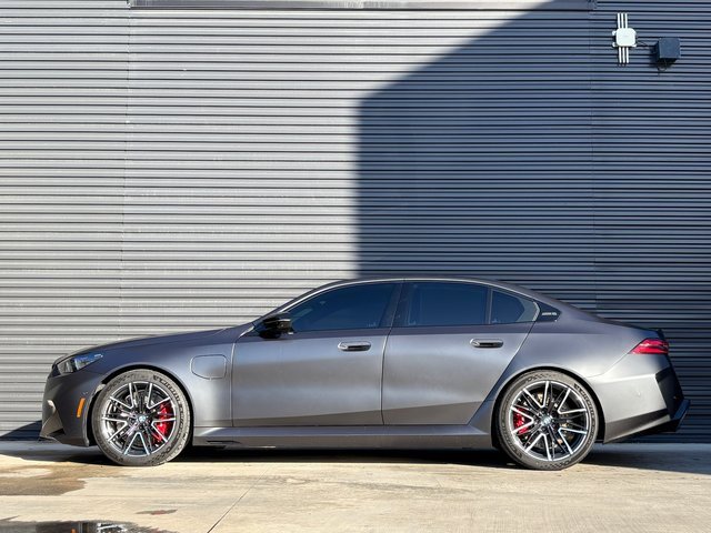 Used 2025 BMW M5 w/ Executive Package image 2