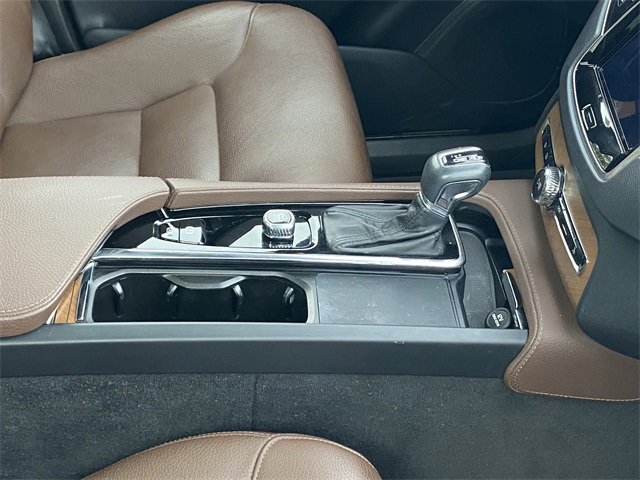 Used 2022 Volvo XC90 T6 Momentum w/ Advanced Package image 7