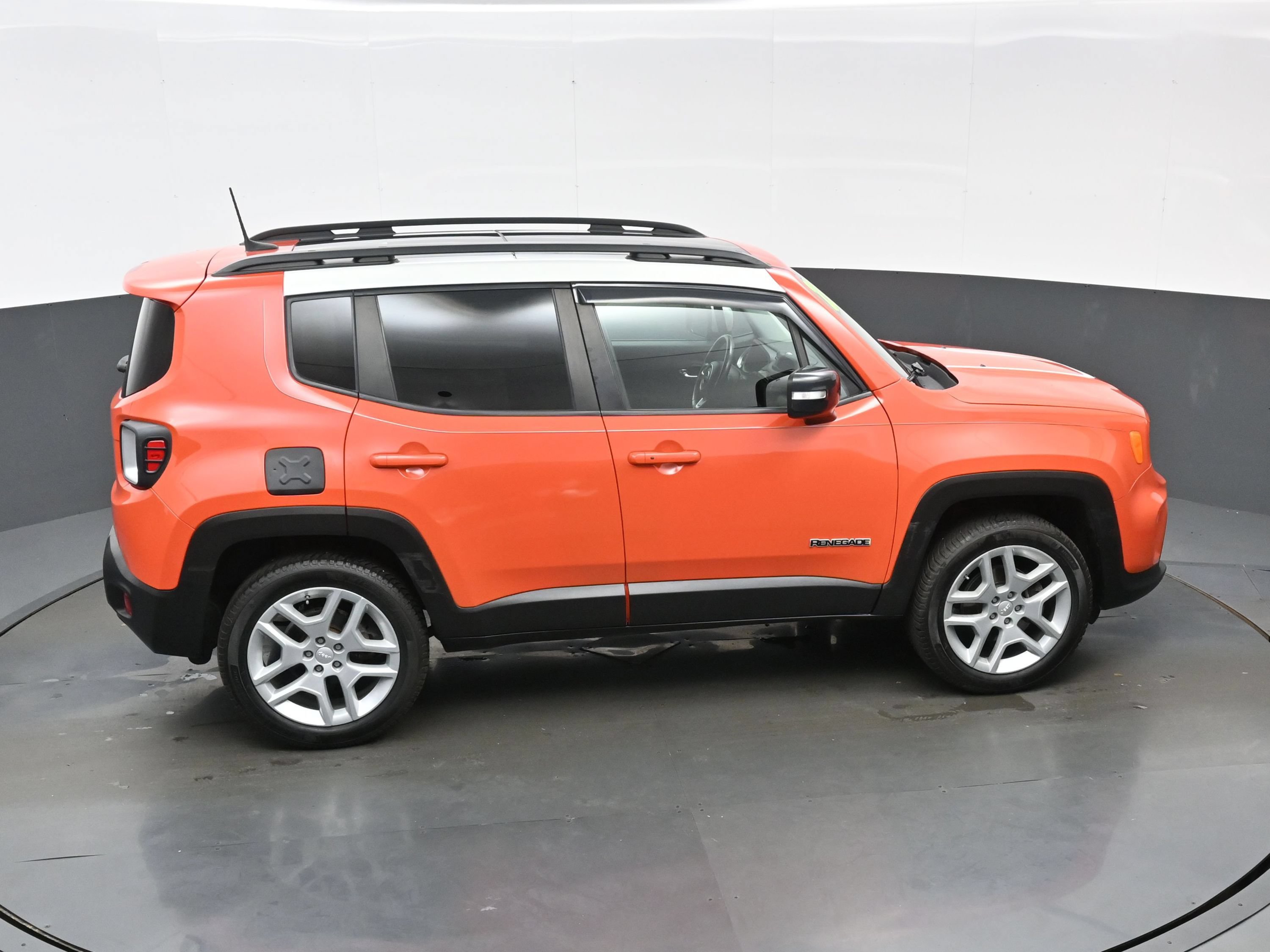 Used 2021 Jeep Renegade Latitude AWD/4WD image 36