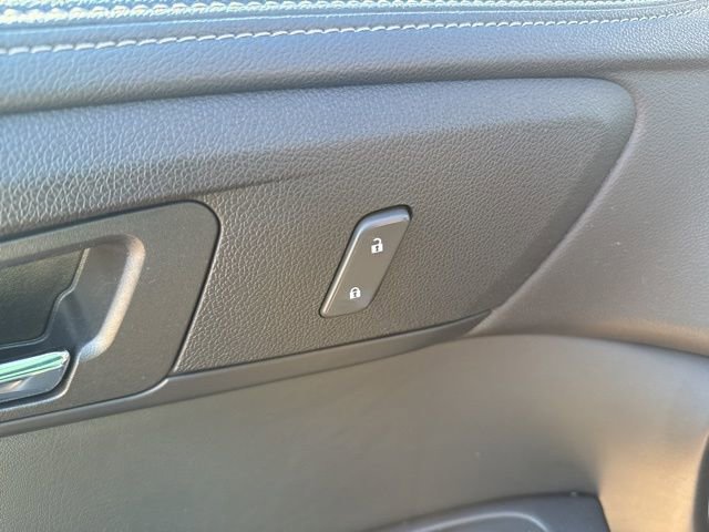 Used 2017 Chevrolet Traverse LT image 11