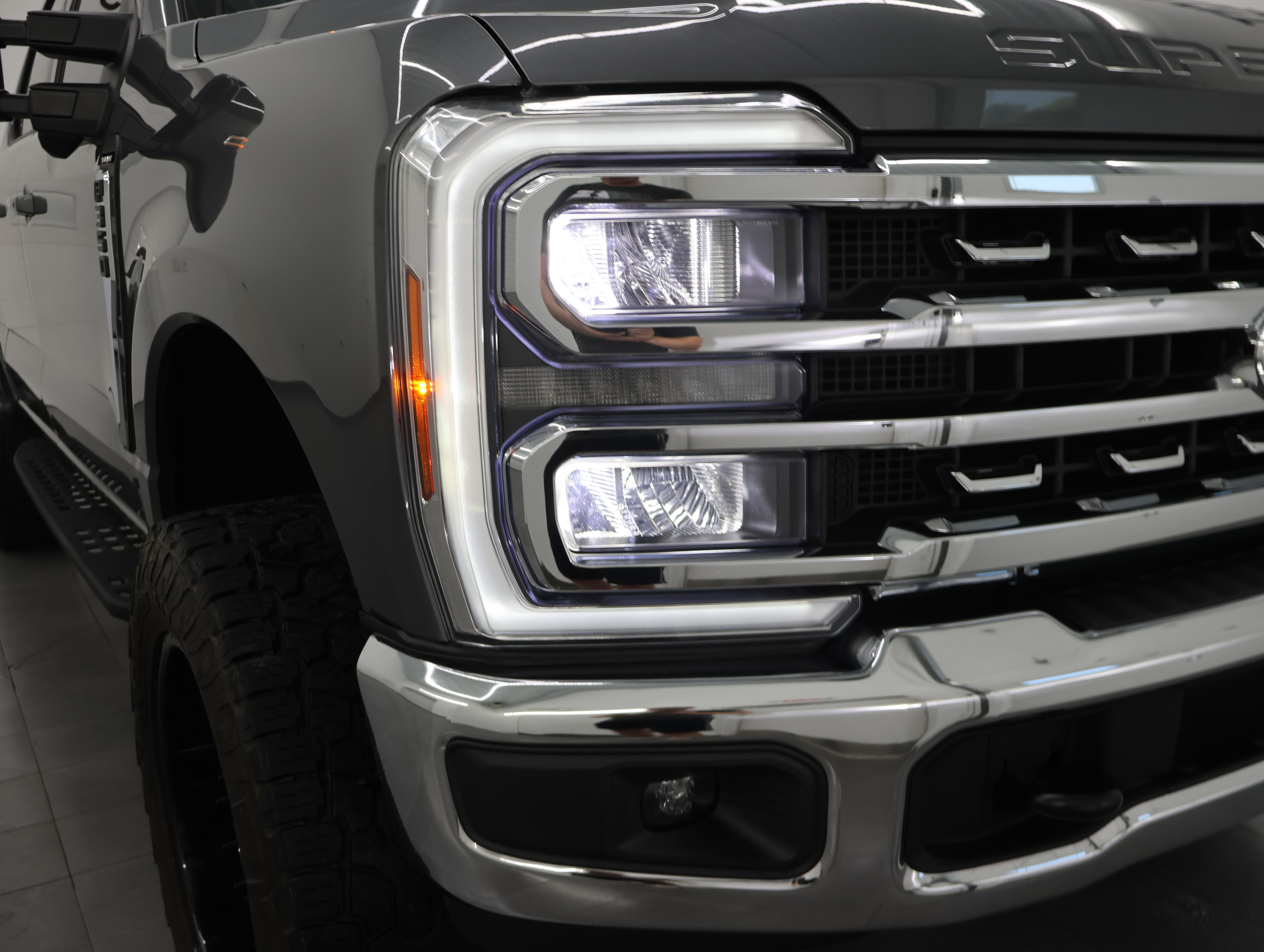 Used 2024 Ford F350 Lariat w/ Tremor Off-Road Package AWD/4WD image 25