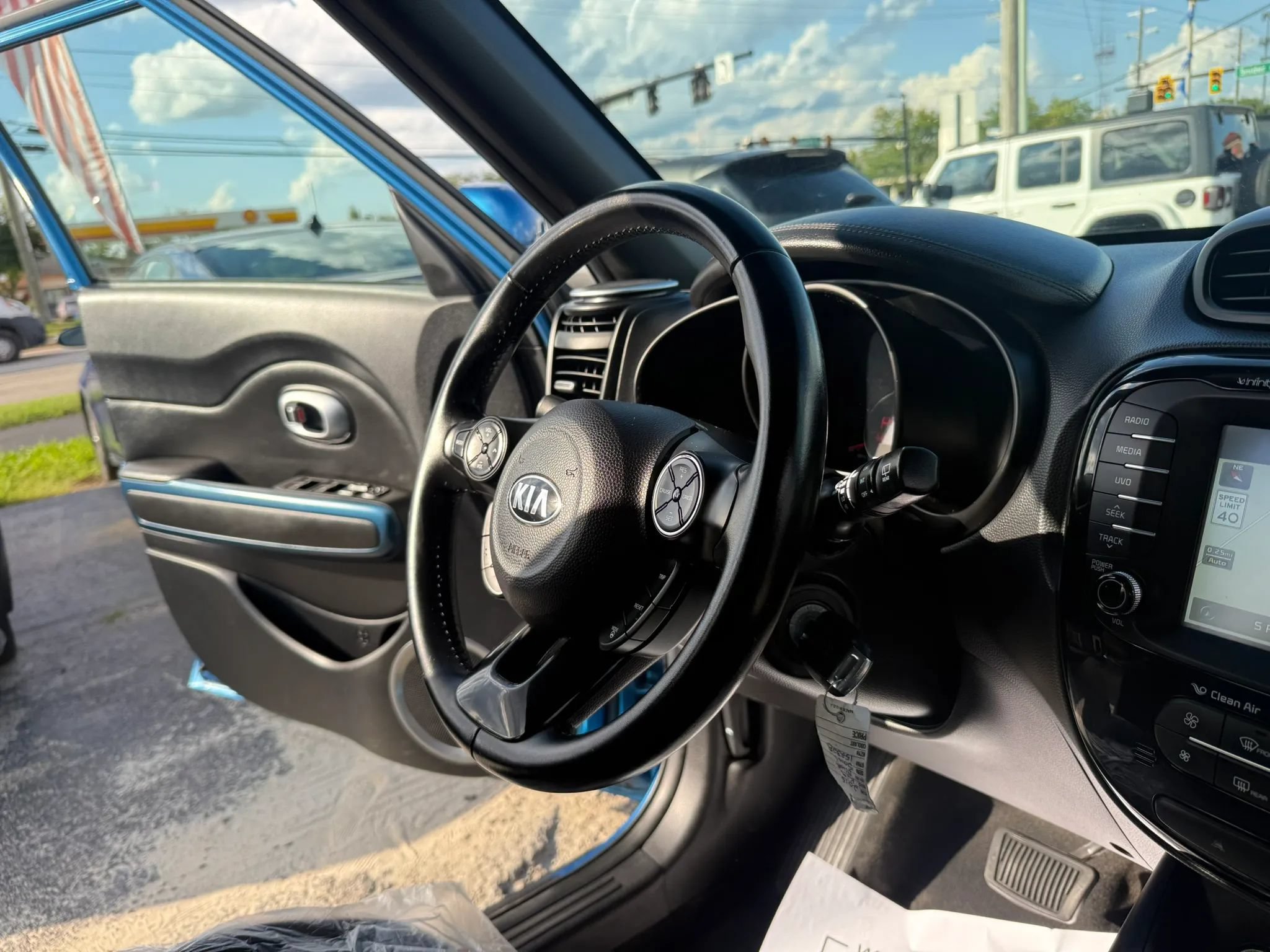 Used 2015 Kia Soul + w/ Audio Package FWD image 25
