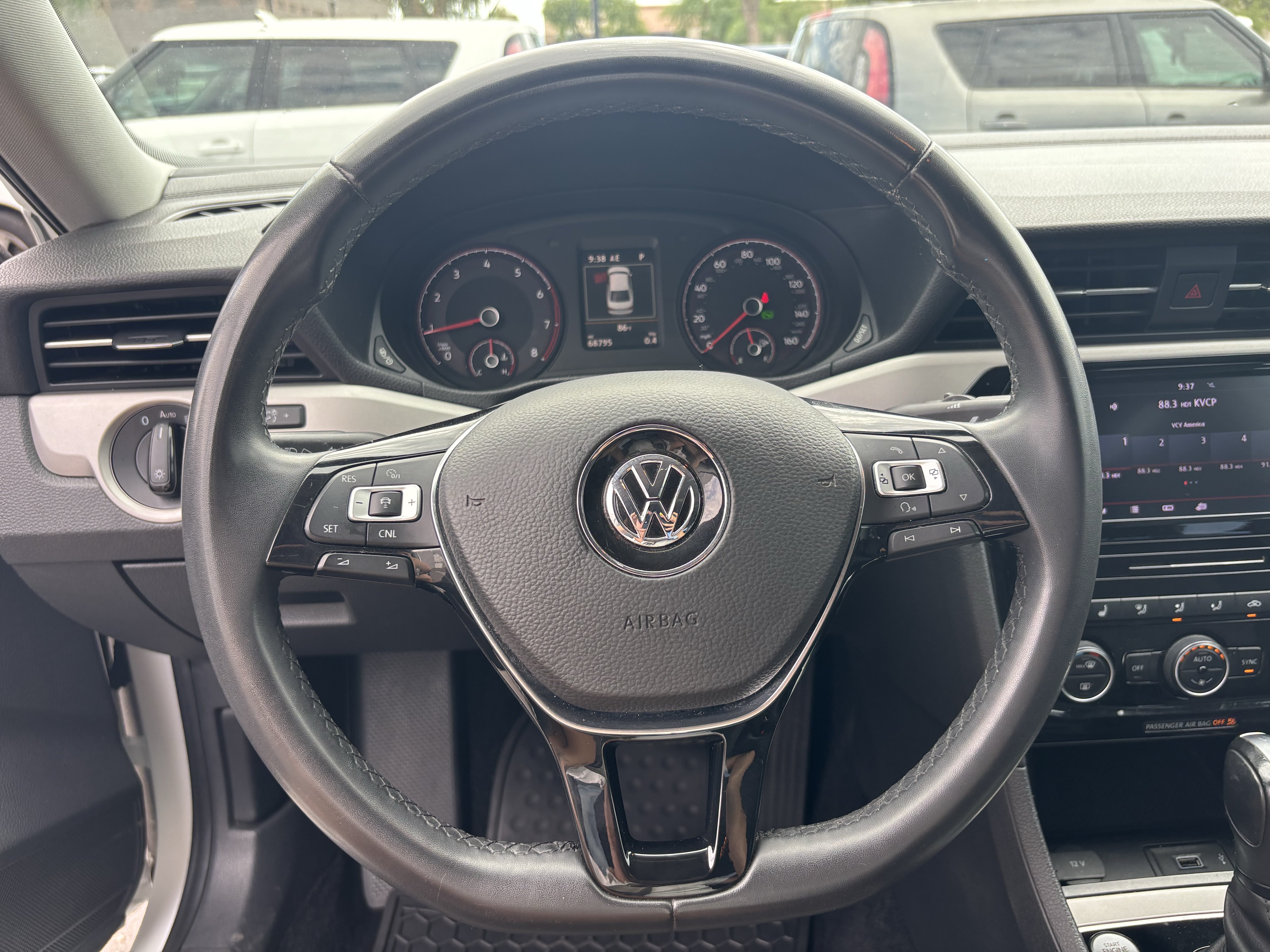 Used 2022 Volkswagen Passat 2.0T SE FWD image 25