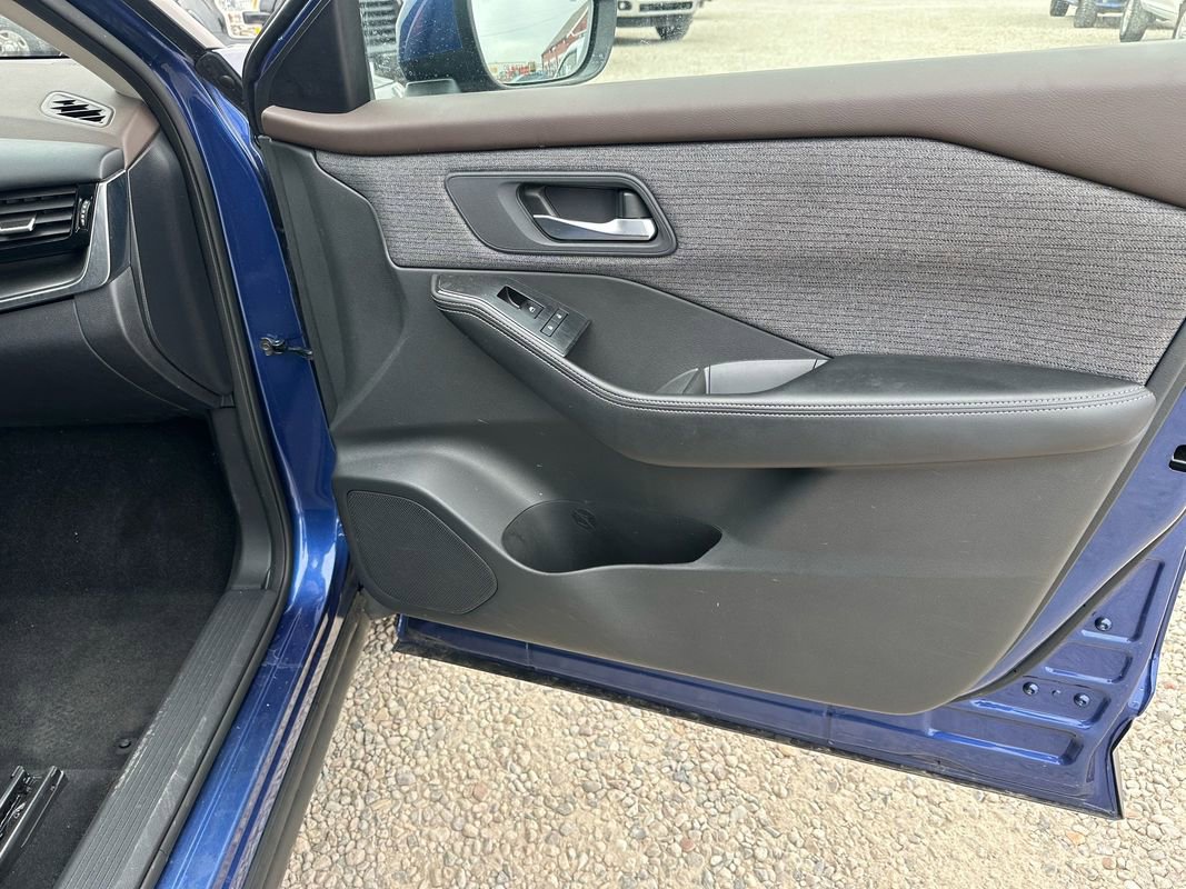 Used 2022 Nissan Rogue SV image 13