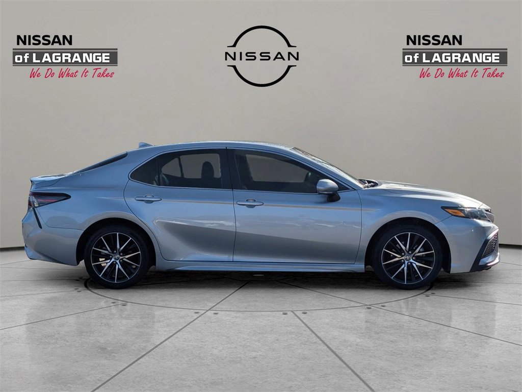 Used 2023 Toyota Camry SE image 4