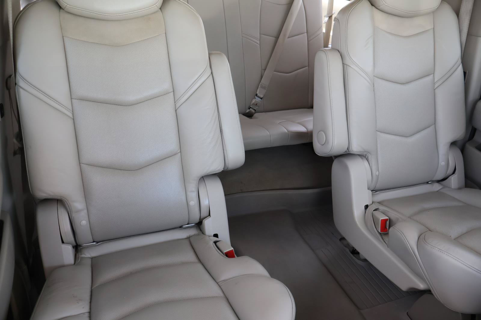 Used 2020 Cadillac Escalade ESV Premium Luxury RWD image 26